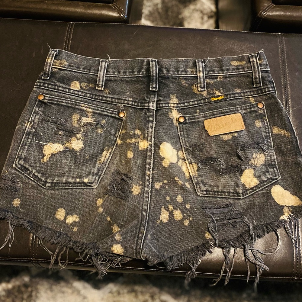 ***Last Chance $15*** Wrangler bleached distressed shorts